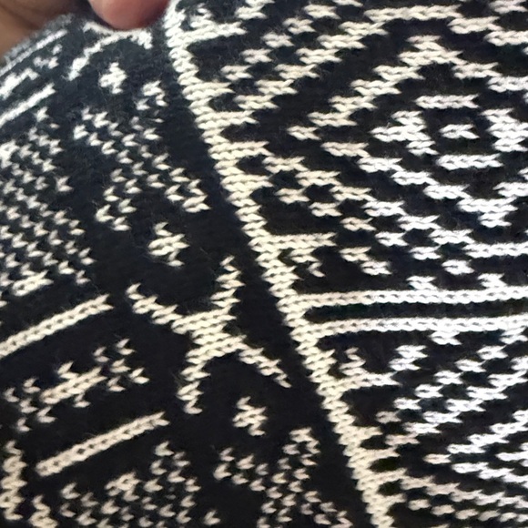 (H1)Old Navy, black and white,Aztec style
Cardigan sweater,LG
Heavyweight cotton - Picture 11 of 11